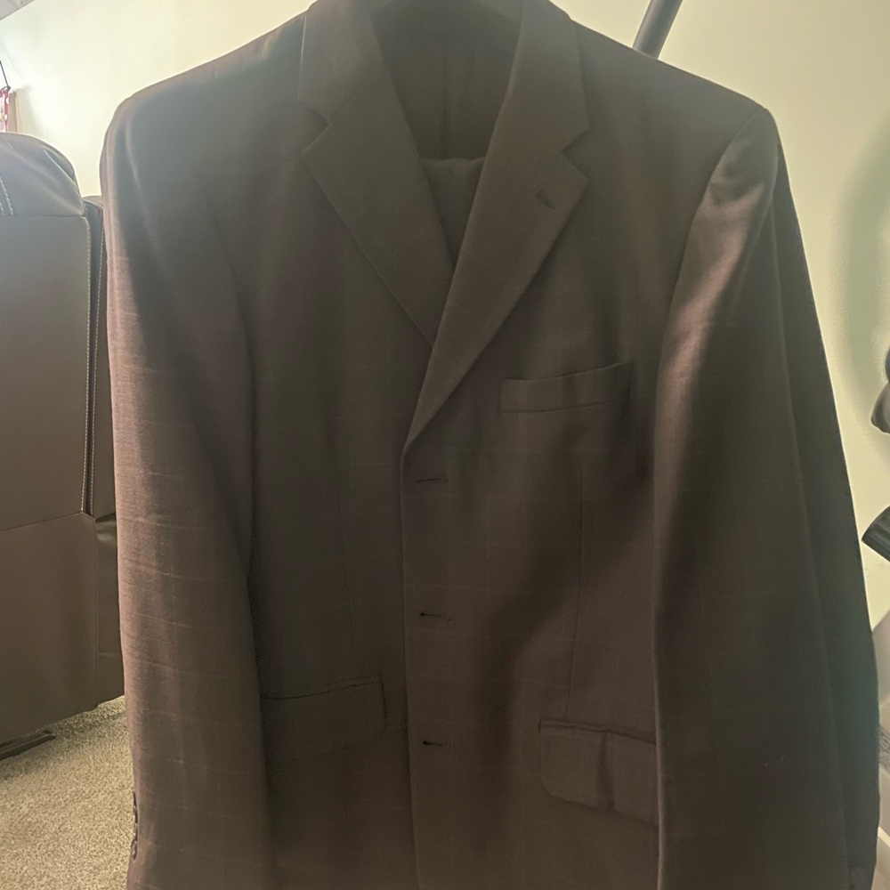 Men suits size 40R top and pant size 34w 30